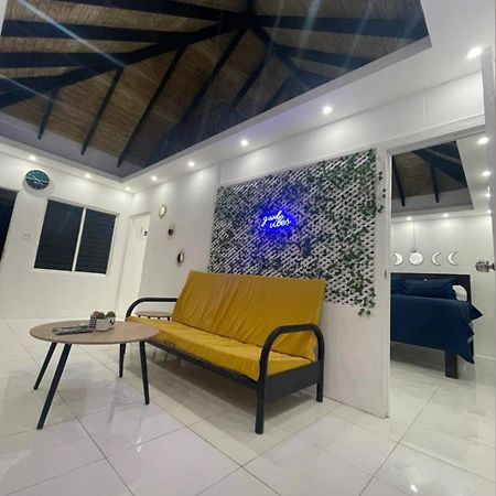 Queens Palace -Montego Bay Airport Suite Exterior photo